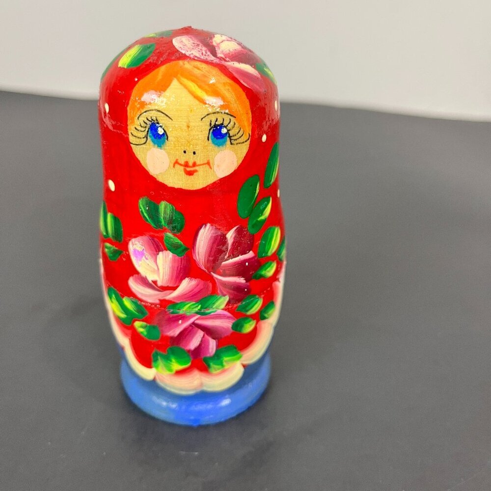 Vintage Set of 5 Russian Nesting Dolls, 5" x 2", unsigned